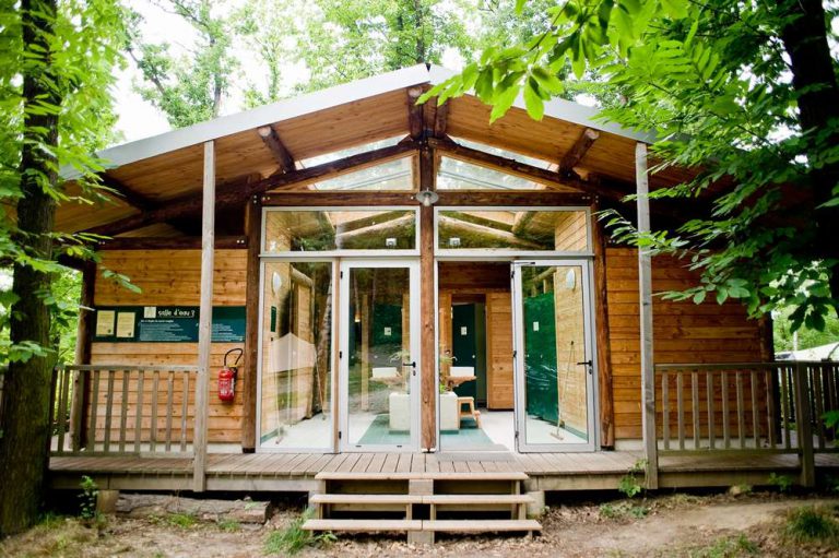 Camping Huttopia Versailles sanitair 768x511