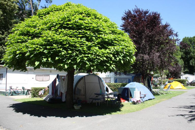 Camping Le Pyrénéen Salles et Pratvie staanplaats 768x512