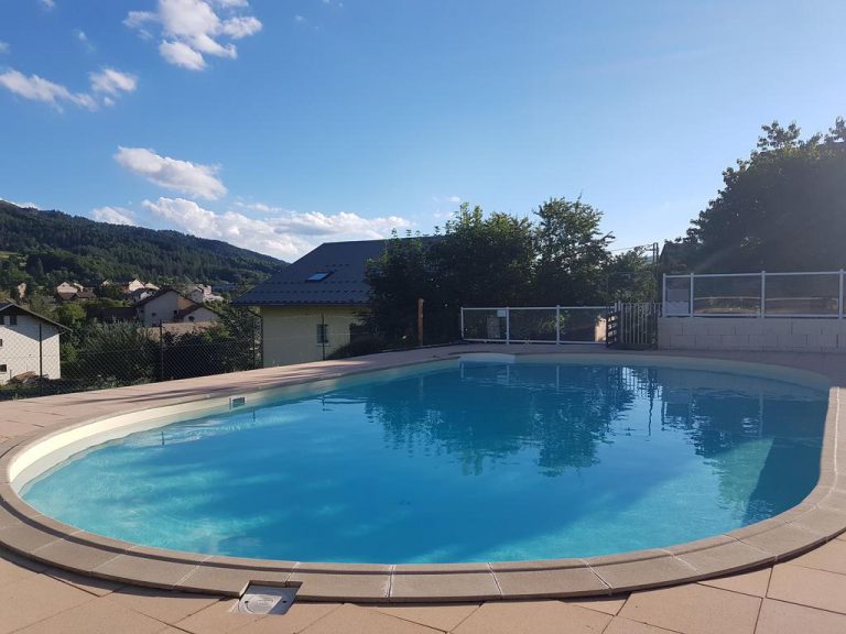 Camping Les Auches zwembad 768x576