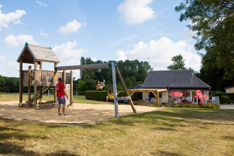 Camping Le Bois Fleuri speeltuin 768x512