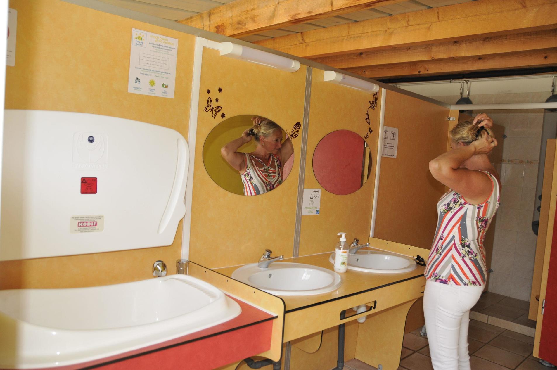 Camping Le Vaugrais in Artemare photo 4