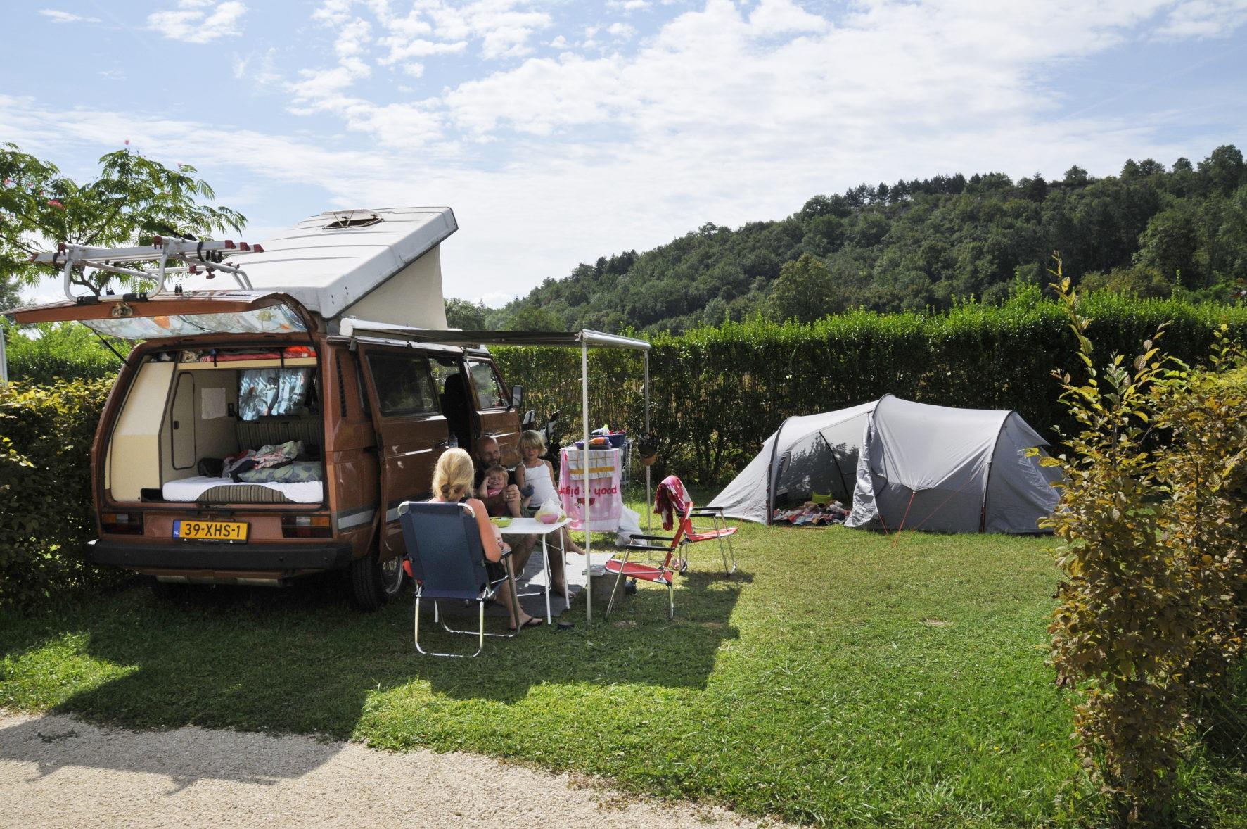 Camping Le Vaugrais in Artemare photo 3