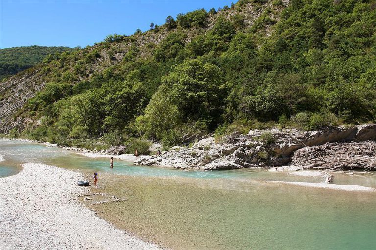 Camping Les rives du Lac Veynes rivier 2 768x512