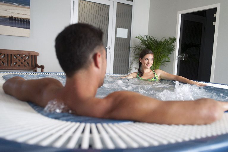 Camping Sandaya Soustons Village hottub 768x512