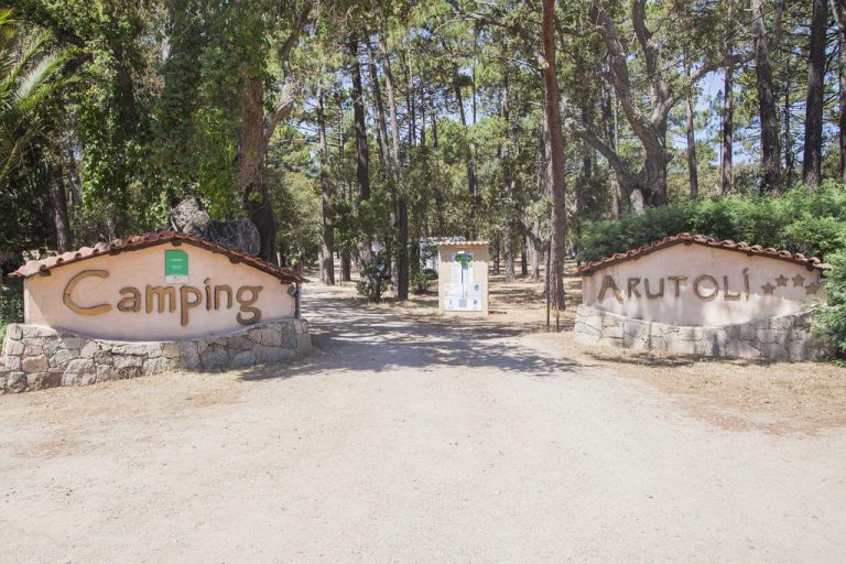 Camping Arutoli in Porto Vecchio op Corsica entree 768x512