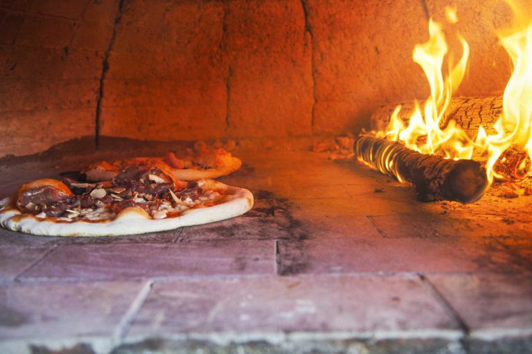 Camping Arutoli in Porto Vecchio op Corsica pizzaria 768x512