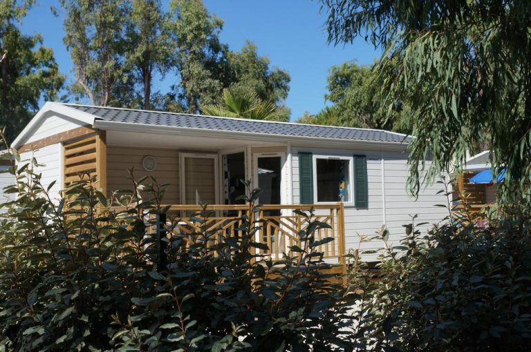 Camping Les Castors in Calvi op Corsica stacaravan huren 768x510