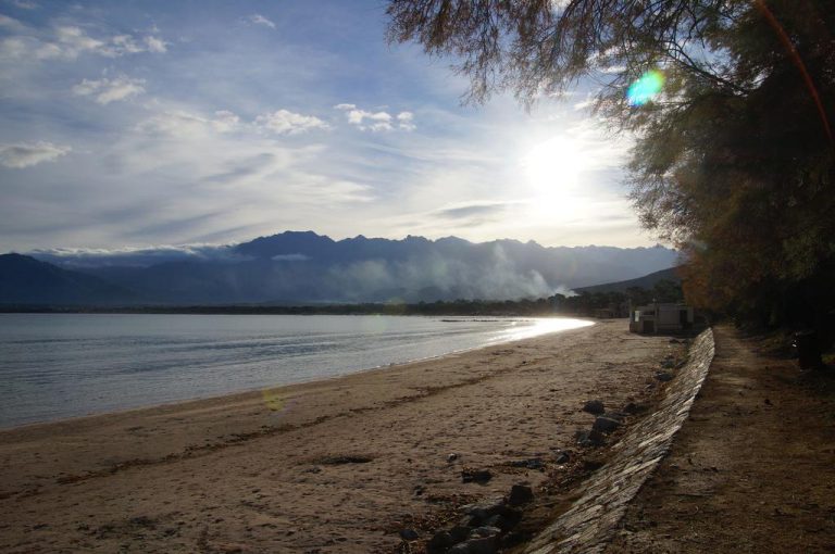 Camping Les Castors in Calvi op Corsica strand 2 768x510