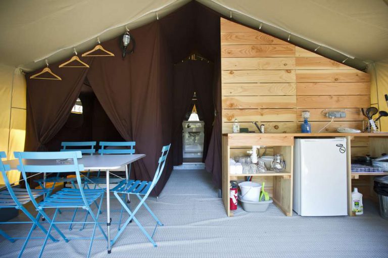 Camping Huttopia Douarnenez in Douarnenez Lodgetent 768x511