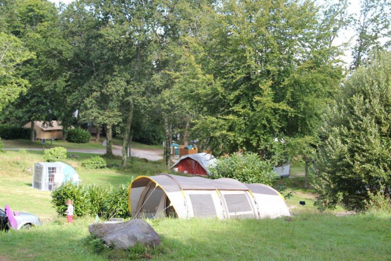 Camping Huttopia Douarnenez in Douarnenez staanplaats 768x512