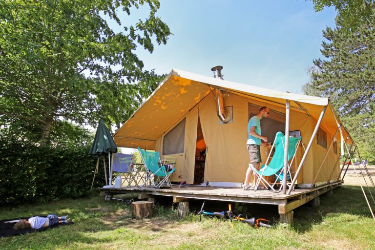 Camping Huttopia Etang de Fouché safaritent huren 768x512