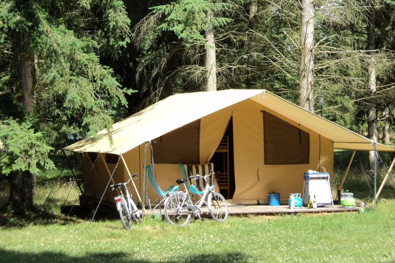 Camping Huttopia La Clarée safaritent huren 768x512
