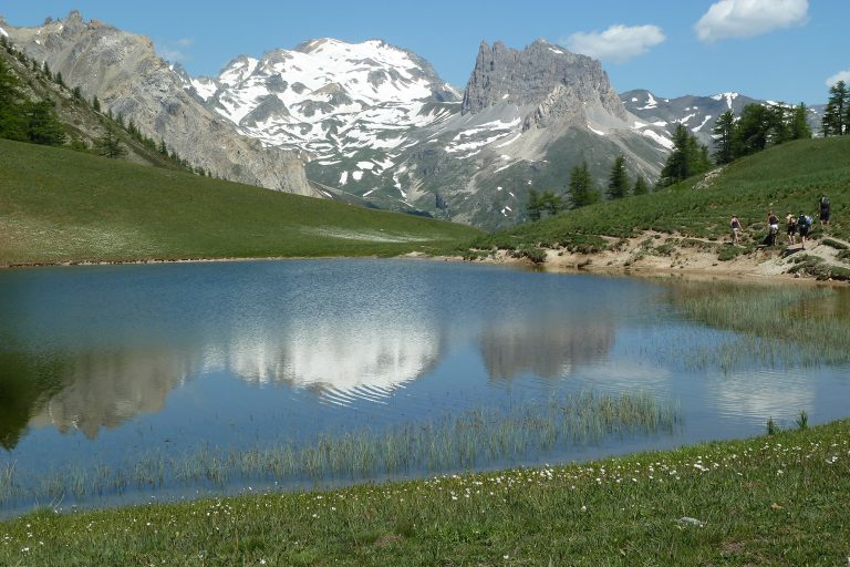 Camping Huttopia La Clarée wandelen 768x512