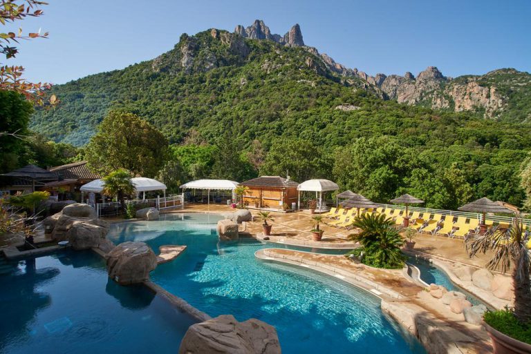 Camping Les Oliviers in Ota op Corsica zwembad 2 768x513