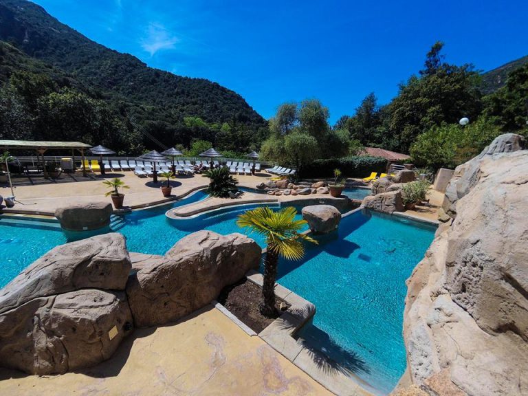Camping Les Oliviers in Ota op Corsica zwembad 768x576
