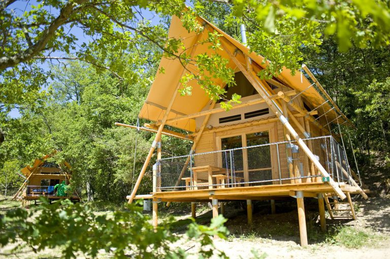 Camping Village Huttopia Dieulefit lodgetent huren 768x511