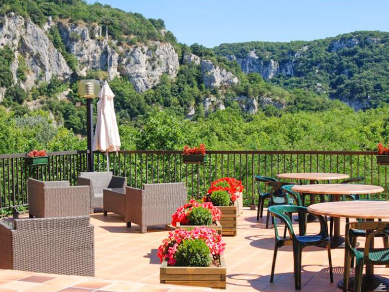Camping Domaine des Blachas Ardeche restaurant 768x576