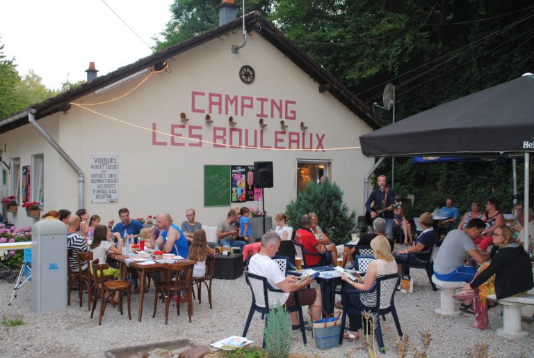 Camping Les Bouleaux terras 768x514