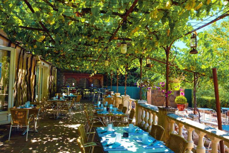 Camping Les Pêcheurs terras 768x512