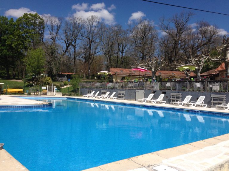 Camping Lestaubière Dordogne zwembad 2 768x576