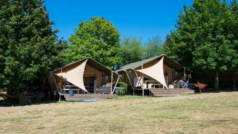 Camping le Petit Trianon de Saint Ustre zwembad 768x432