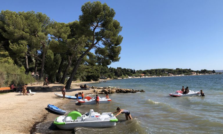 Camping Marina Plage waterfietsen 768x461