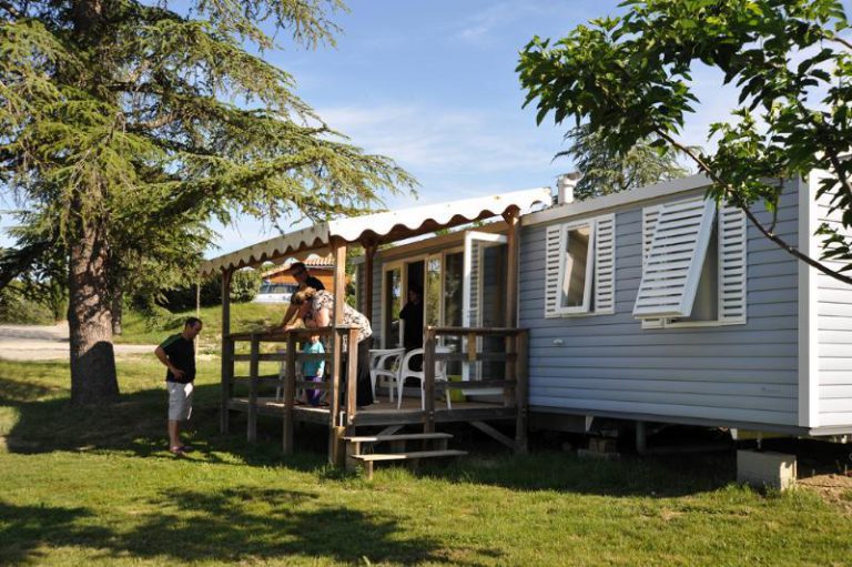 Camping Domaine De Chadeyron stacaravan huren 768x511