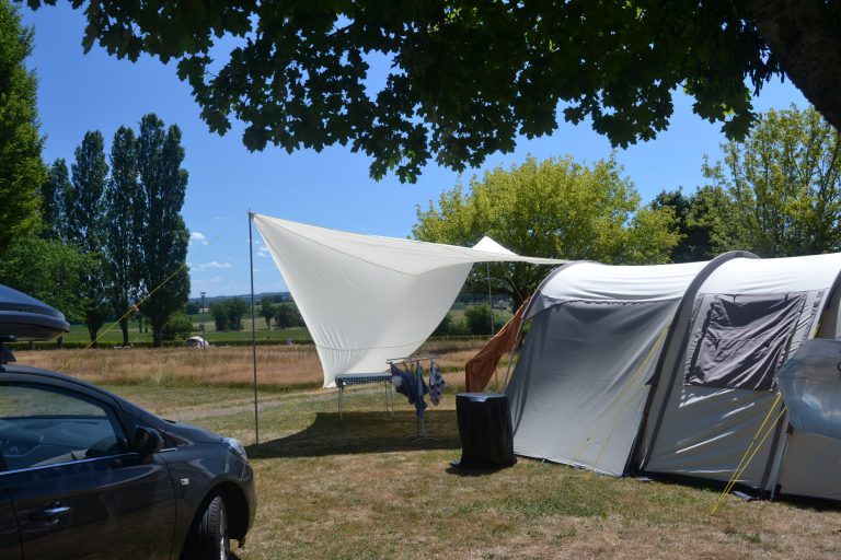 Camping Dun le palestel Creuse staanplaats 768x512
