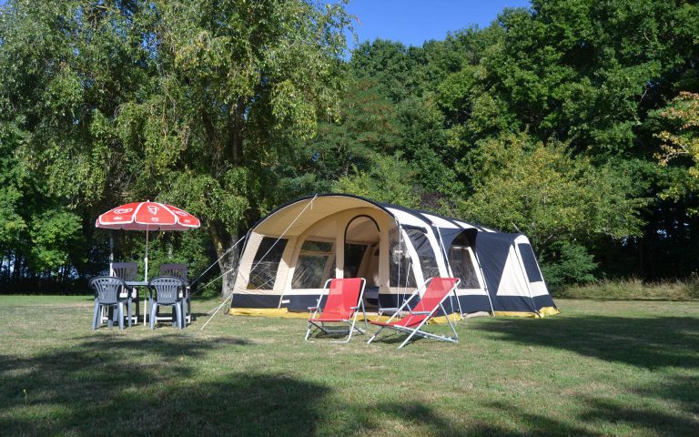 Camping Dun le palestel Creuse tent huren 768x480