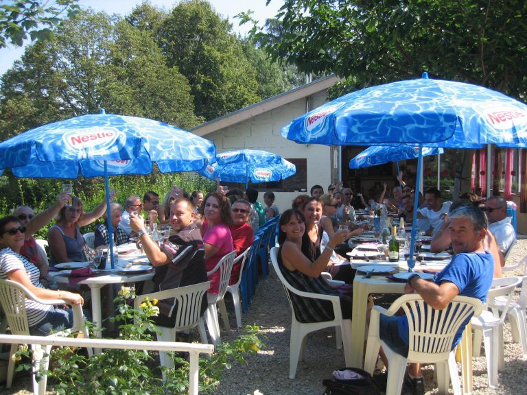 Camping Le Grand Cerf Drome terras 768x576