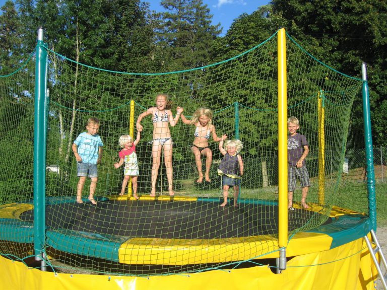 Camping Le Grand Cerf Drome trampoline 768x576