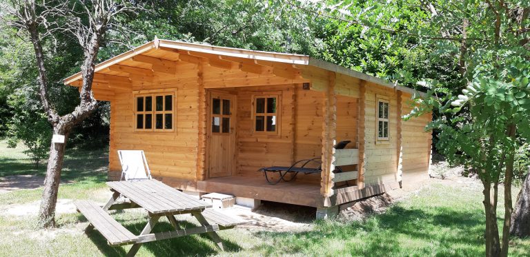 Camping Le Viaduc Ardeche houten chalet huren 768x373