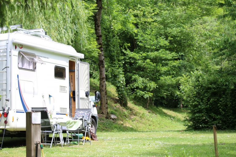 Camping Moulin De Chaules Cantal staanplaats 768x512