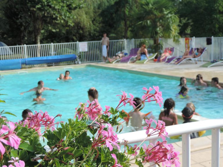 Camping Le Pigeonnier zwembad 2 768x576