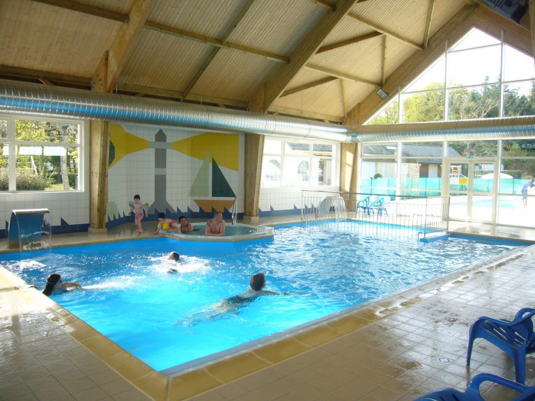 Camping Sites et Paysages De Penboch overdekt zwembad 768x576