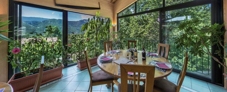 Naturistencamping Le Haut Chandelalar restaurant 768x312