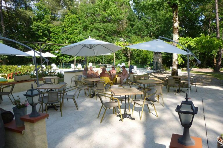 Naturistencamping le Fiscalou terras 768x512