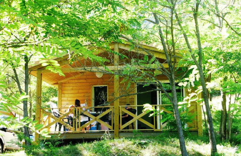 Camping Domaine Chasteuil Provence chalet huren 768x498
