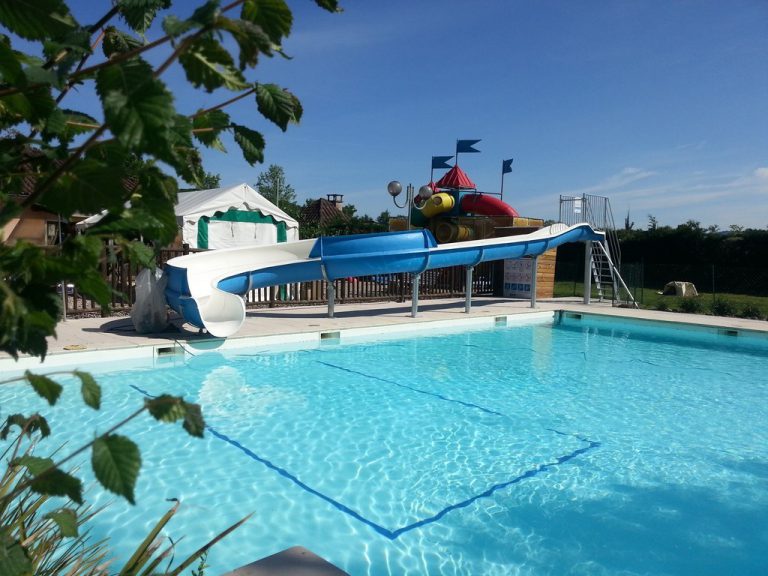 Camping Les Chalets Sur La Dordogne zwembad 768x576