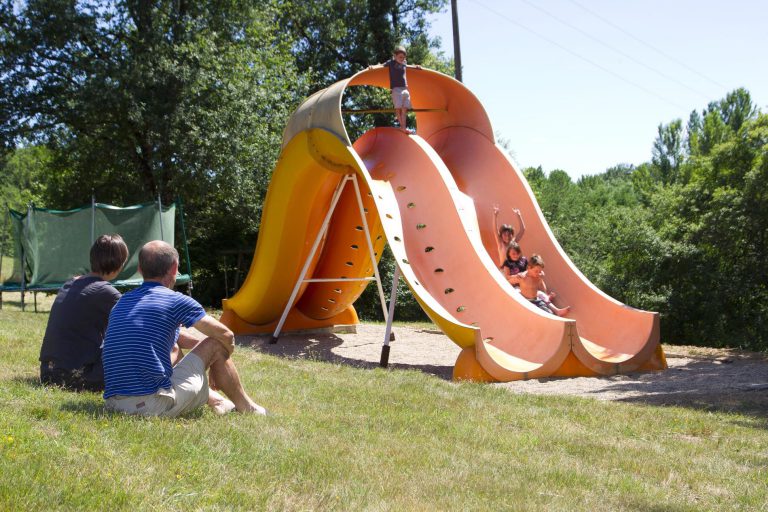 Camping Saint Pierre De Rousieux speeltuin 768x512