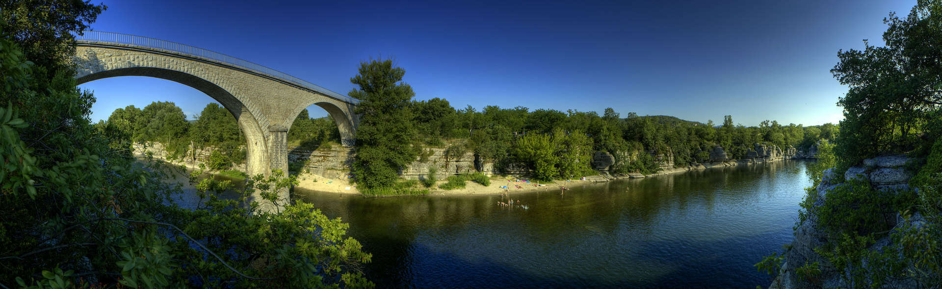 Camping Du Pont in Pradons, Auvergne-Rhône-Alpes, France - Photo 3