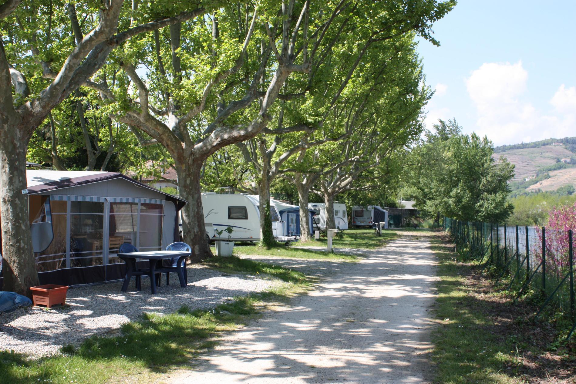 Camping Le Rhône - A7 transit campground - 17 kilometers from Valence. 24/7 photo 3