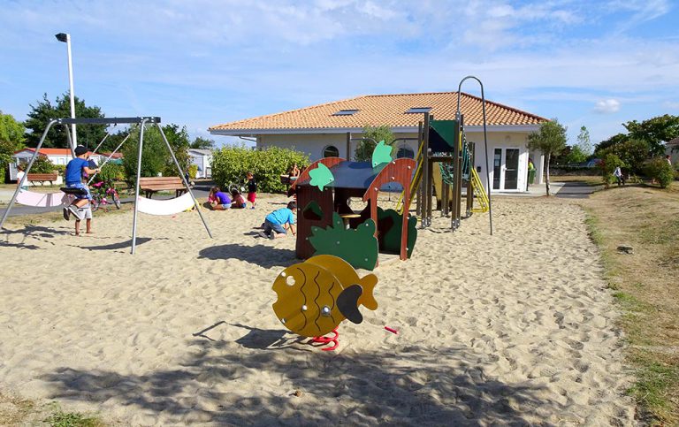 Camping la Renaudiere speeltuin 1 768x483