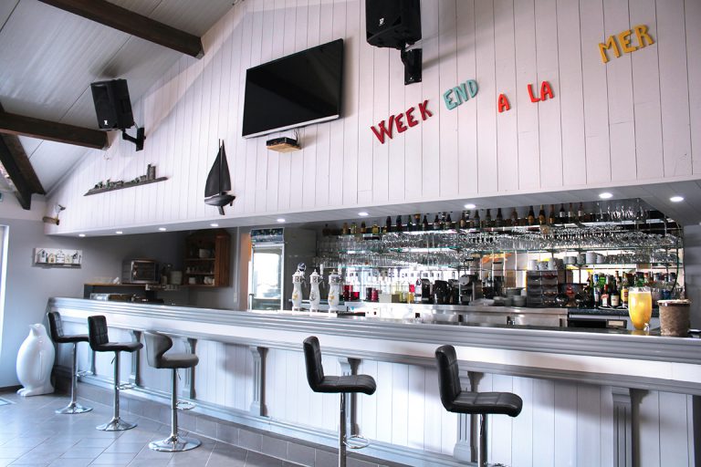 Camping Le Cormoran bar 768x512