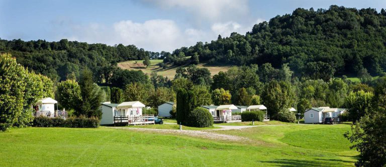 Camping Domaine de l Epinette stacaravan huren jura 768x333