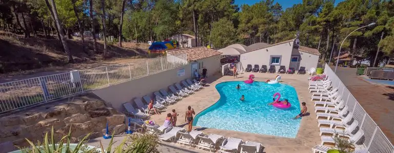 camping pinede en provence 768x298