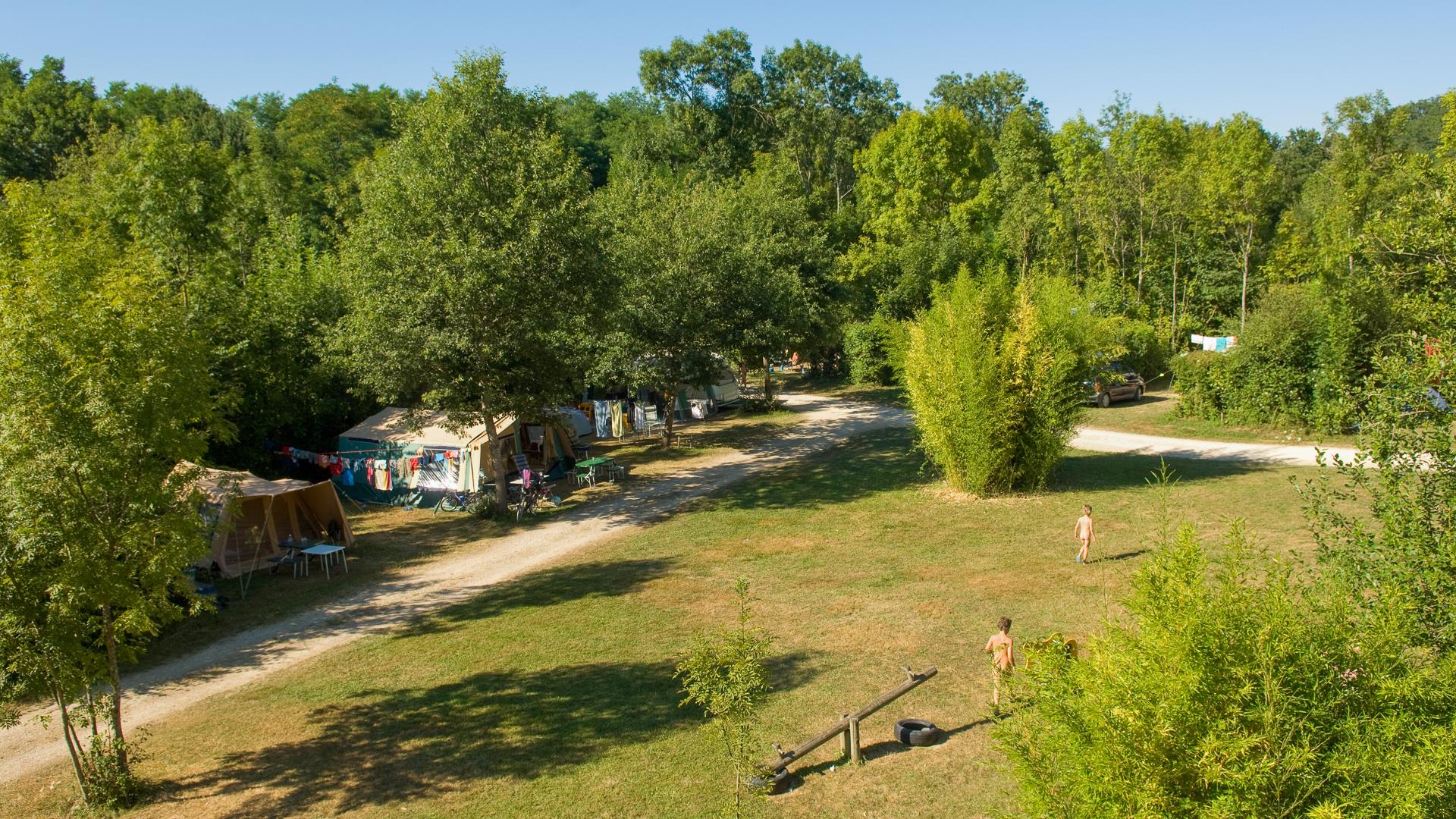 Naturist campsite Hélio Nature L'Eglantière in Aries-Espénan photo 5